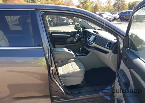 2018 Toyota Highlander Le Plus из США, поврежденный, VIN 5TDBZRFH9JS878346